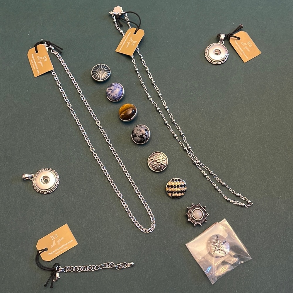 COPY - Magnolia and Vine Assorted large snaps and 2 chains and two pendants! Ba…